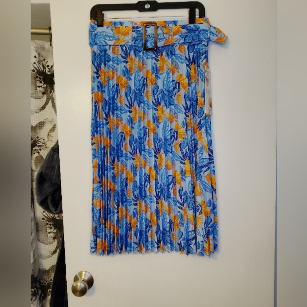 Classic Concepts Floral Blue and Orange Pleated Skirt